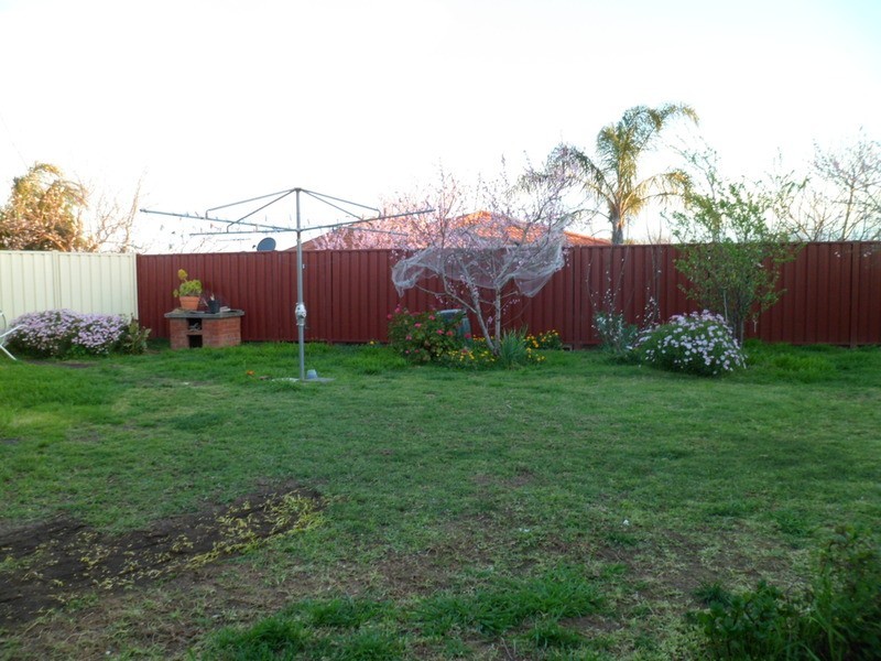 16 Jester Court, Kings Park VIC 3021