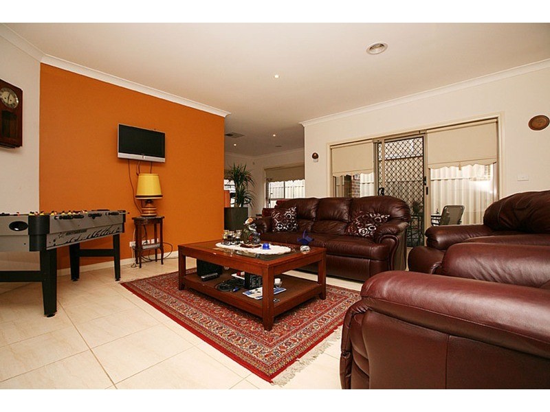 4 Orrong Parade, Caroline Springs VIC 3023