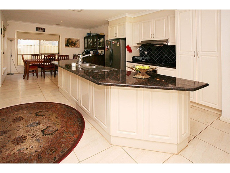 4 Orrong Parade, Caroline Springs VIC 3023