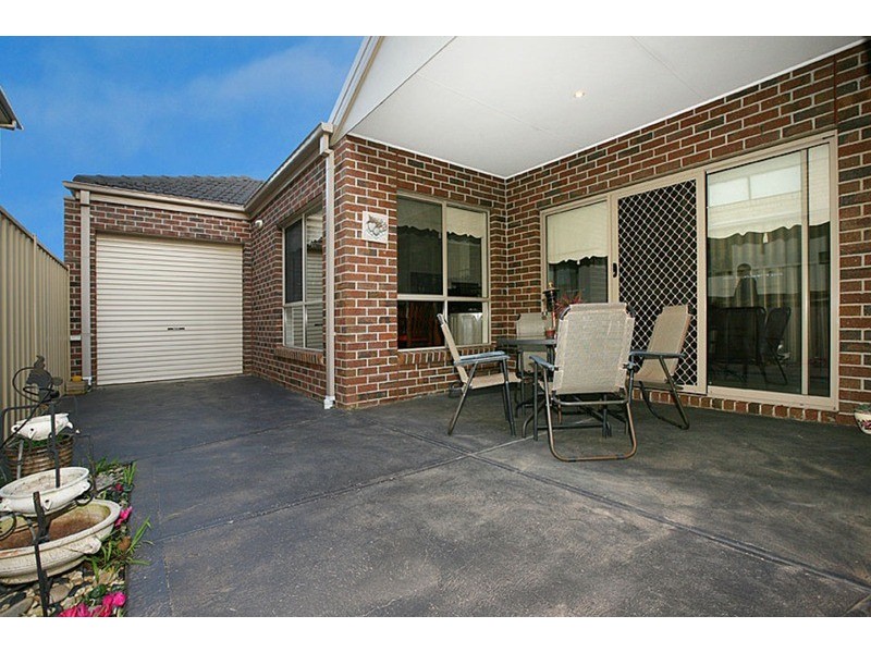 4 Orrong Parade, Caroline Springs VIC 3023