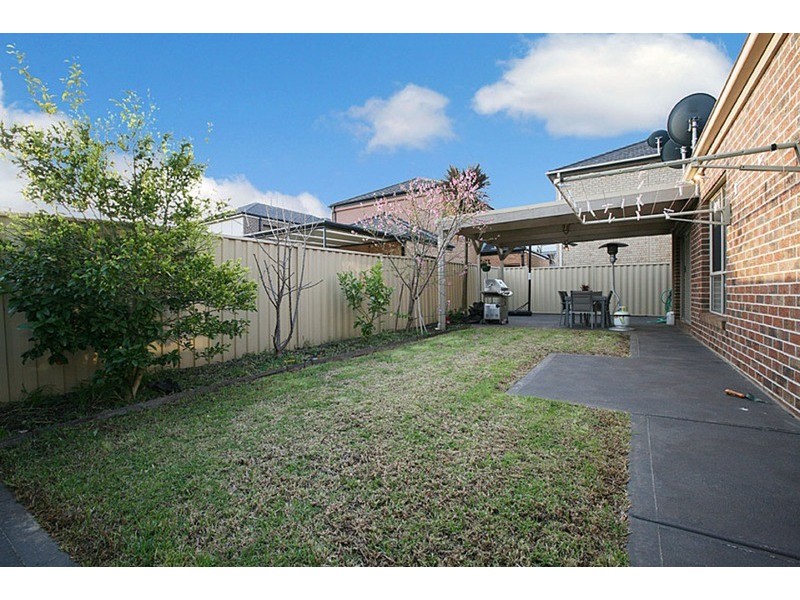4 Orrong Parade, Caroline Springs VIC 3023