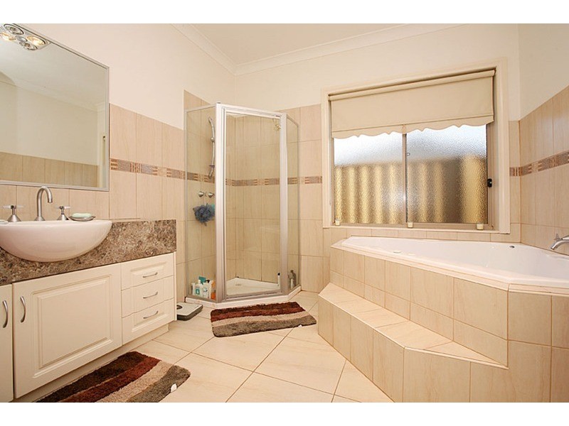 4 Orrong Parade, Caroline Springs VIC 3023