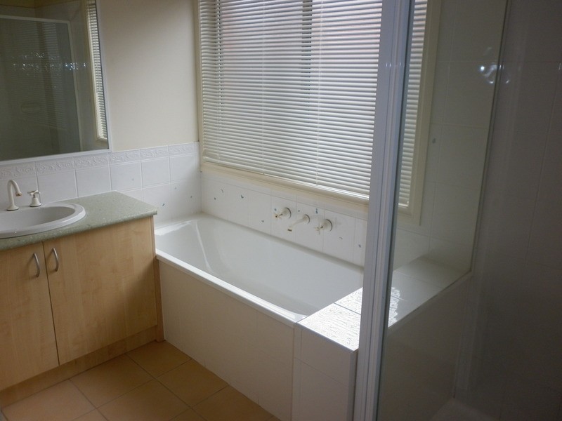 1/11 Timele  Drive, Hillside VIC 3037