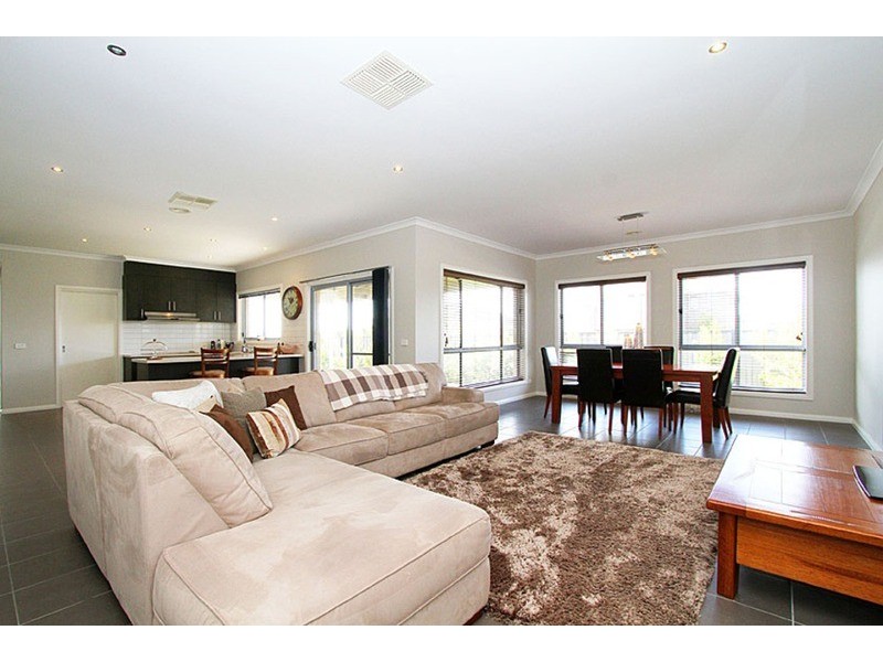 18 Viridian Drive, Hillside VIC 3037