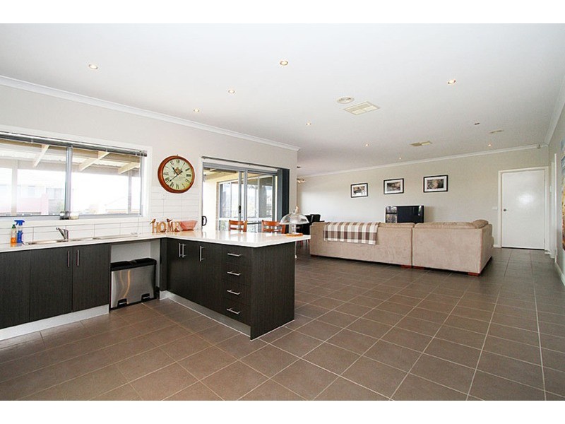 18 Viridian Drive, Hillside VIC 3037