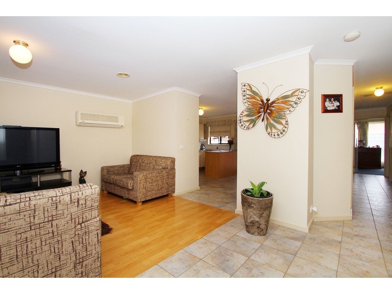 2/12 Tarrant Court, Keilor Downs VIC 3038