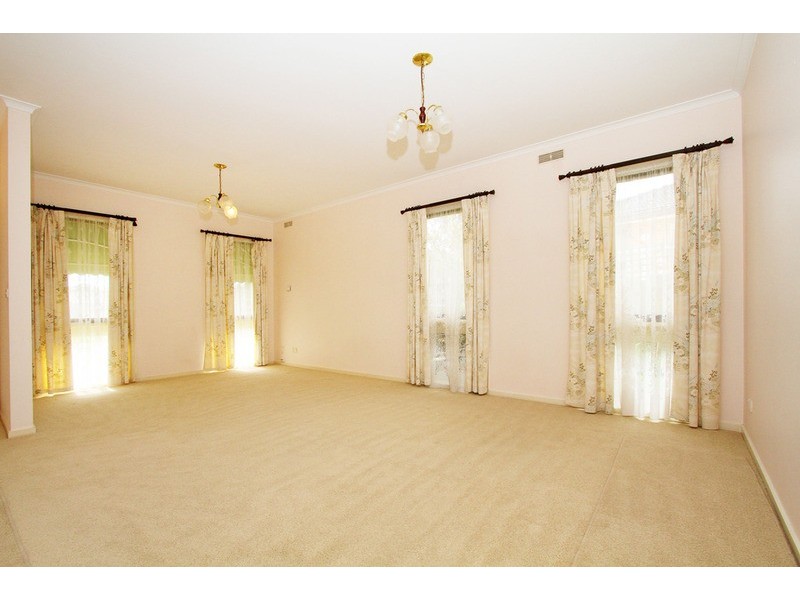 33 Pindari Avenue, Taylors Lakes VIC 3038