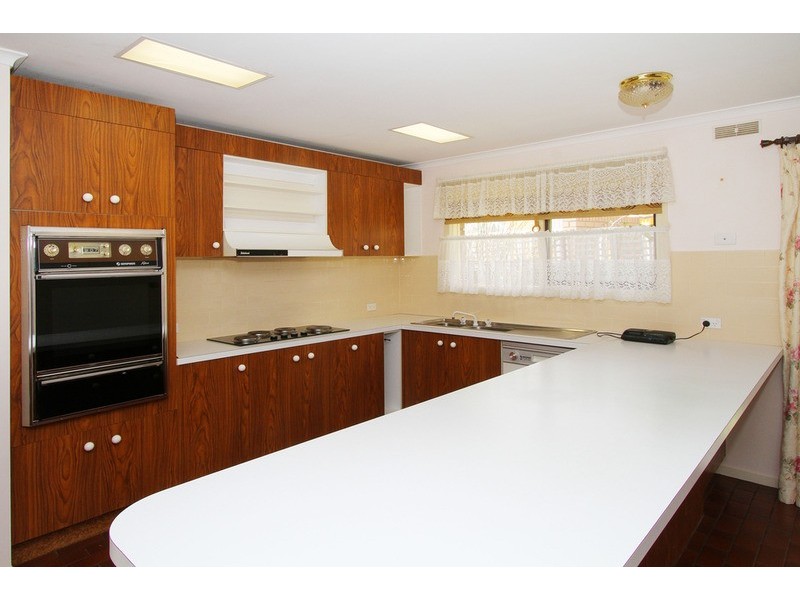 33 Pindari Avenue, Taylors Lakes VIC 3038