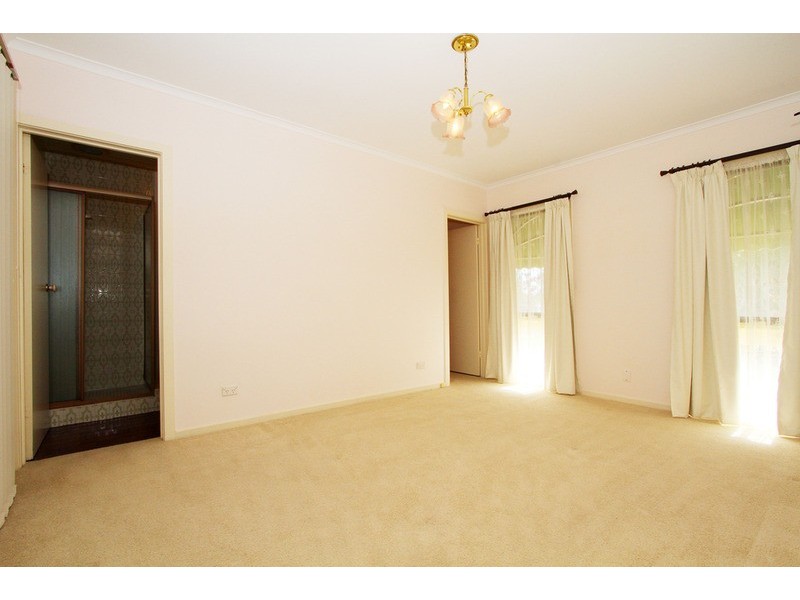 33 Pindari Avenue, Taylors Lakes VIC 3038