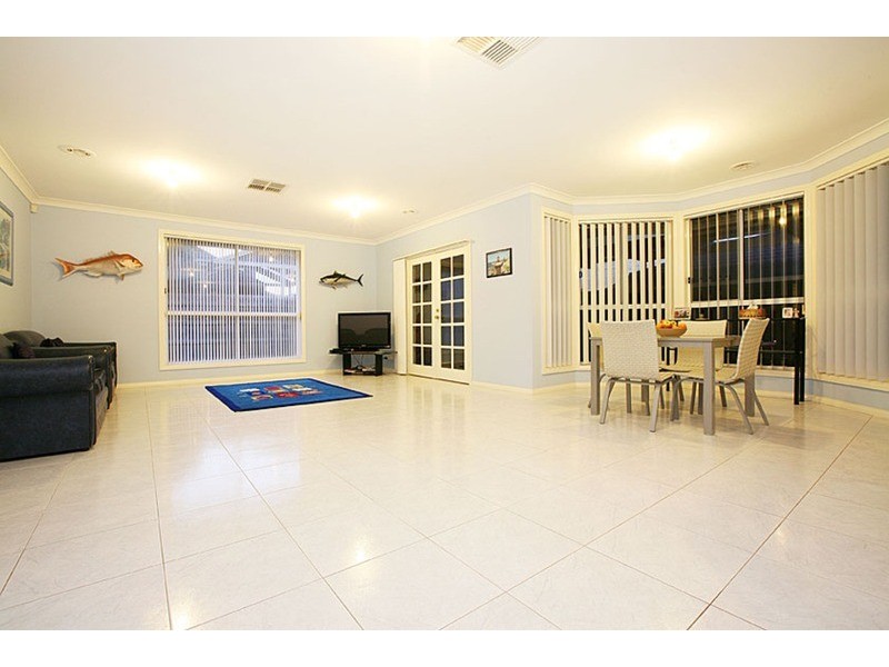 17 Renae Way, Sydenham VIC 3037