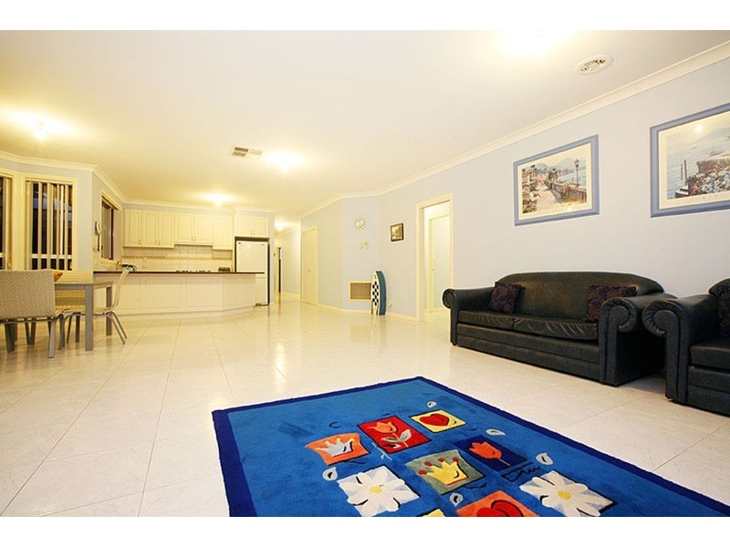 17 Renae Way, Sydenham VIC 3037