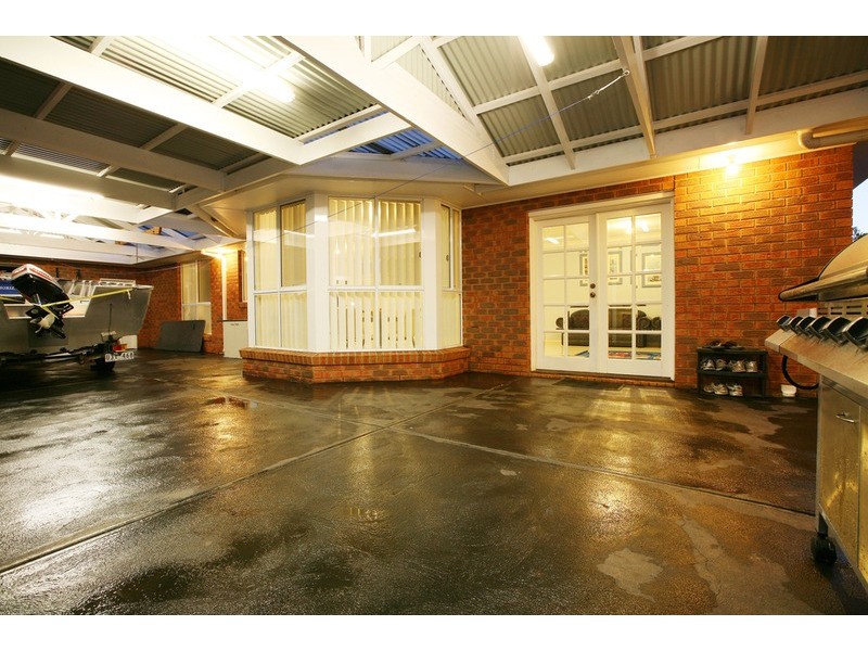 17 Renae Way, Sydenham VIC 3037