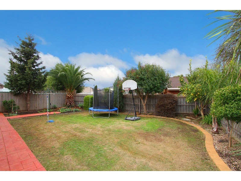 6 Cassowary Close, Taylors Lakes VIC 3038