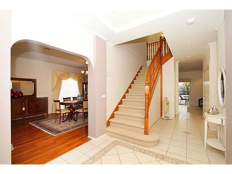 10 Roseberry  Avenue, Keilor Downs VIC 3038