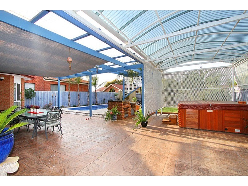 10 Roseberry  Avenue, Keilor Downs VIC 3038