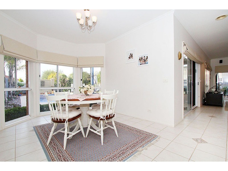 10 Roseberry  Avenue, Keilor Downs VIC 3038