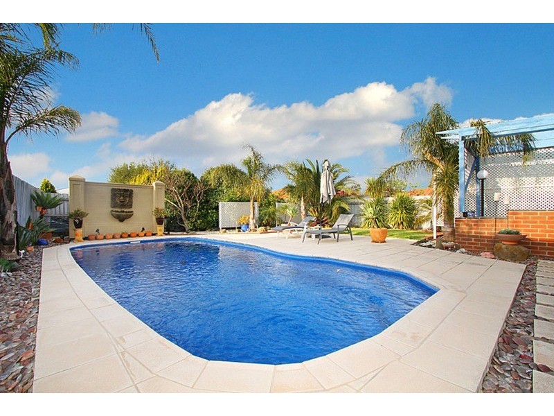 10 Roseberry  Avenue, Keilor Downs VIC 3038