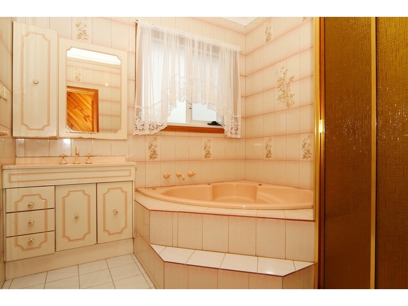 9 Ensign Grove, Taylors Lakes VIC 3038