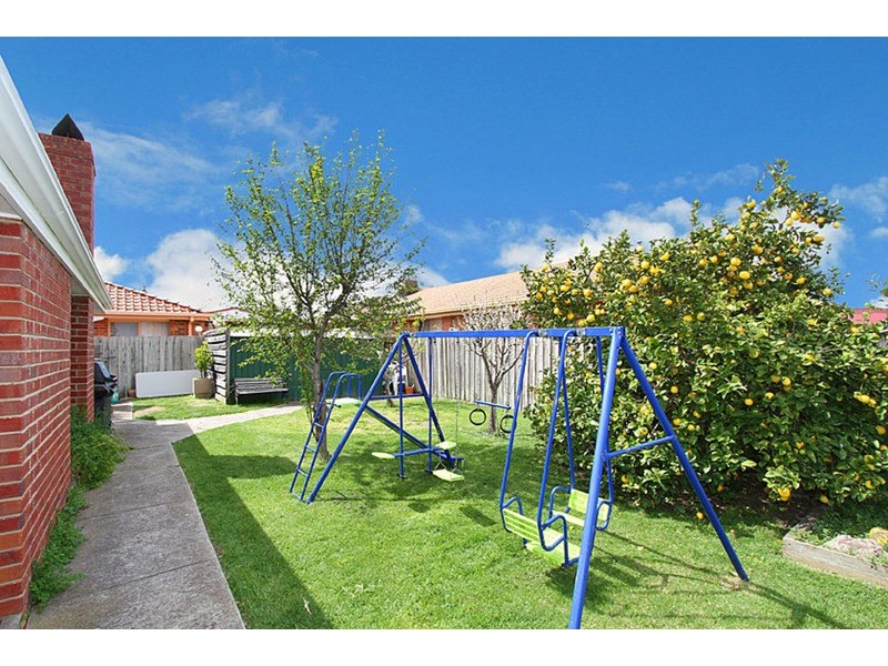 28 Sandpiper Drive, Taylors Lakes VIC 3038