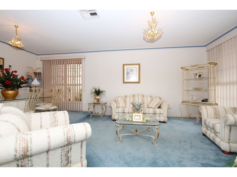 6 Cassowary Close, Taylors Lakes VIC 3038