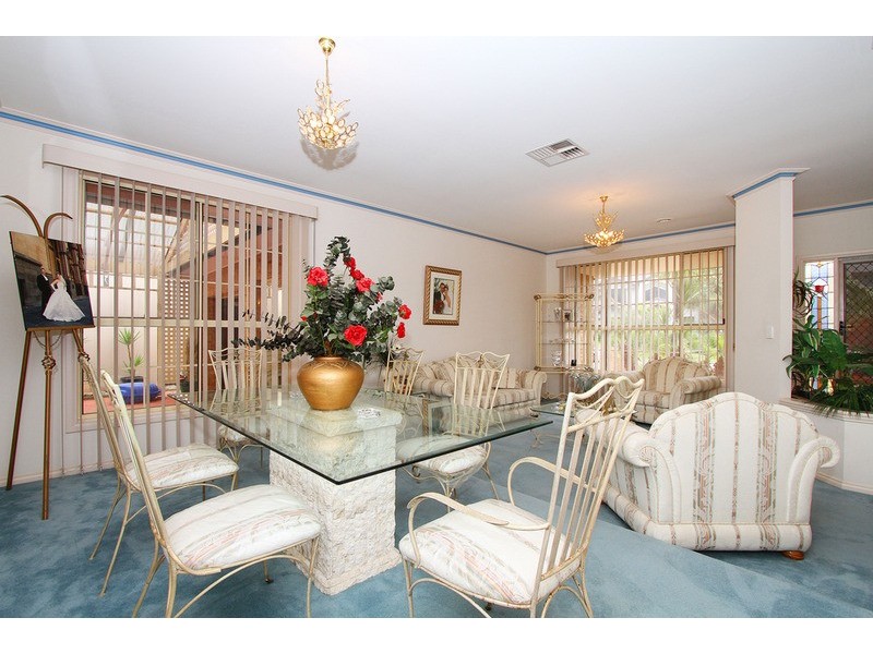 6 Cassowary Close, Taylors Lakes VIC 3038