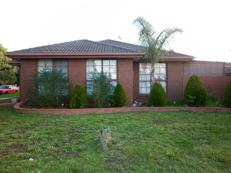 62 Angourie Crescent, Taylors Lakes VIC 3038