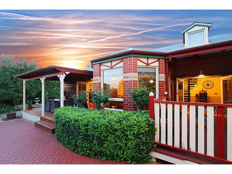 8 Peradon Way, Hillside VIC 3037