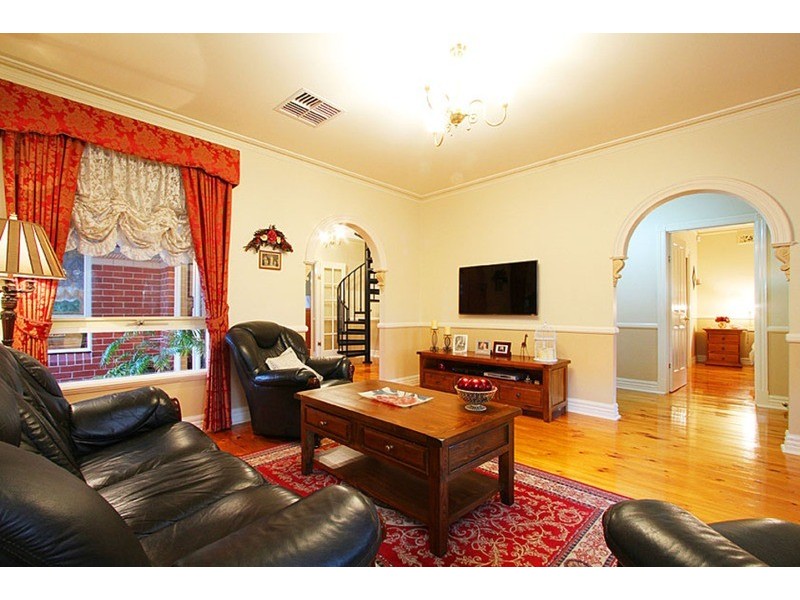 8 Peradon Way, Hillside VIC 3037