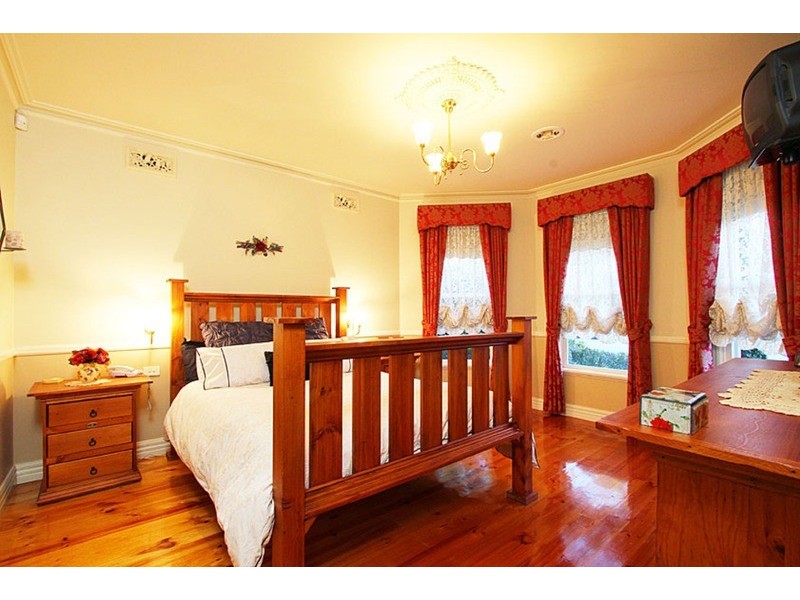 8 Peradon Way, Hillside VIC 3037