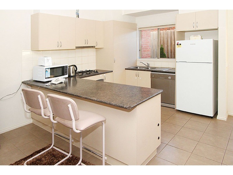 4/12 Buckingham Street, Sydenham VIC 3037