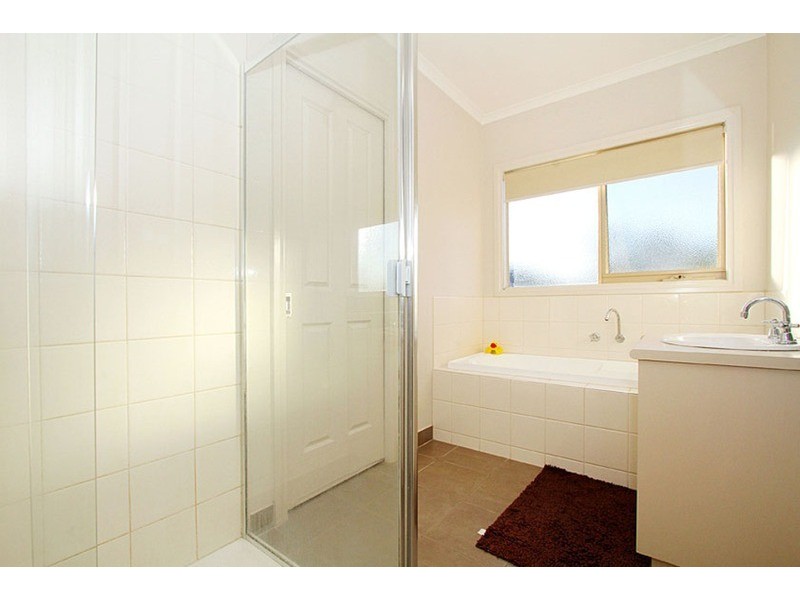 4/12 Buckingham Street, Sydenham VIC 3037