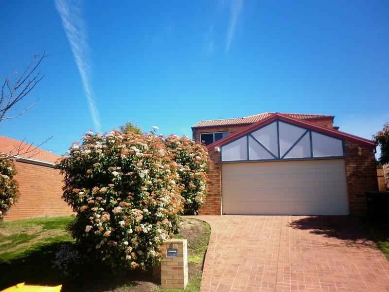 8 Avenham Court, Hillside VIC 3037