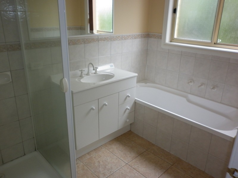 2/9 Leslie  Street, St Albans VIC 3021