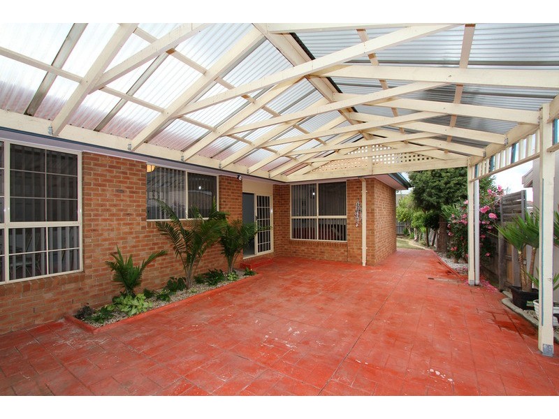 6 Cassowary  Close, Taylors Lakes VIC 3038