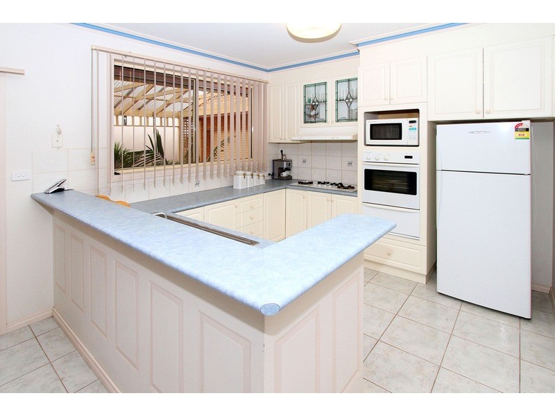 6 Cassowary  Close, Taylors Lakes VIC 3038