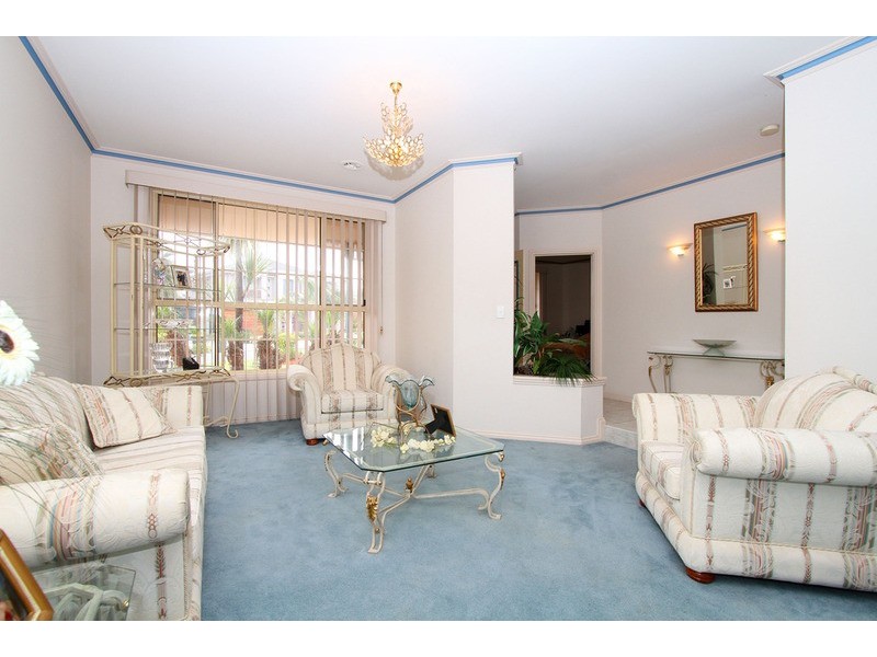 6 Cassowary  Close, Taylors Lakes VIC 3038