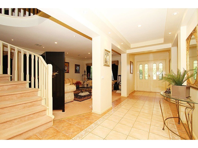 19 Mackenzie  Close, Taylors Lakes VIC 3038