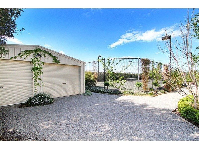 19 Mackenzie  Close, Taylors Lakes VIC 3038