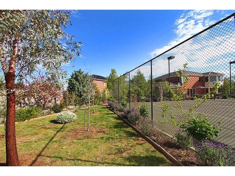 19 Mackenzie  Close, Taylors Lakes VIC 3038