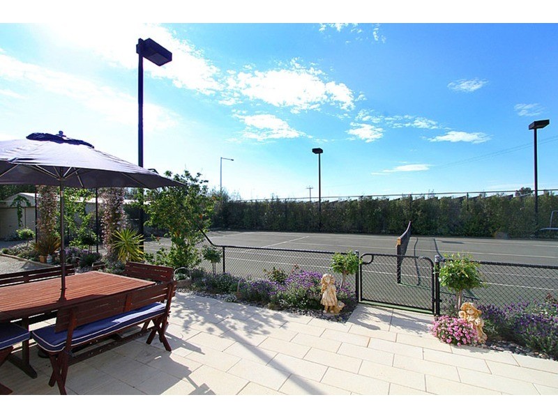 19 Mackenzie  Close, Taylors Lakes VIC 3038