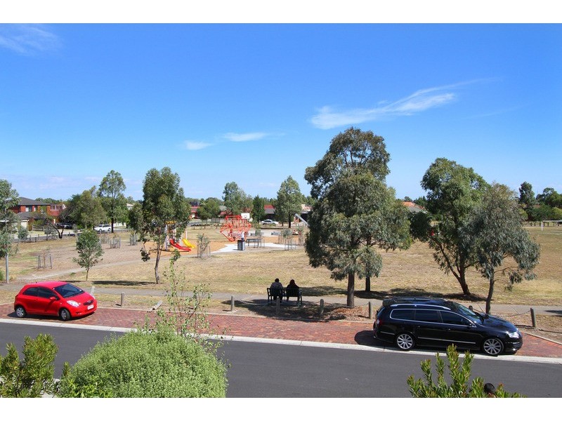 9 Munjong Place, Delahey VIC 3037