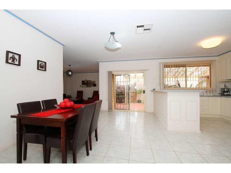 6 Cassowary Close, Taylors Lakes VIC 3038