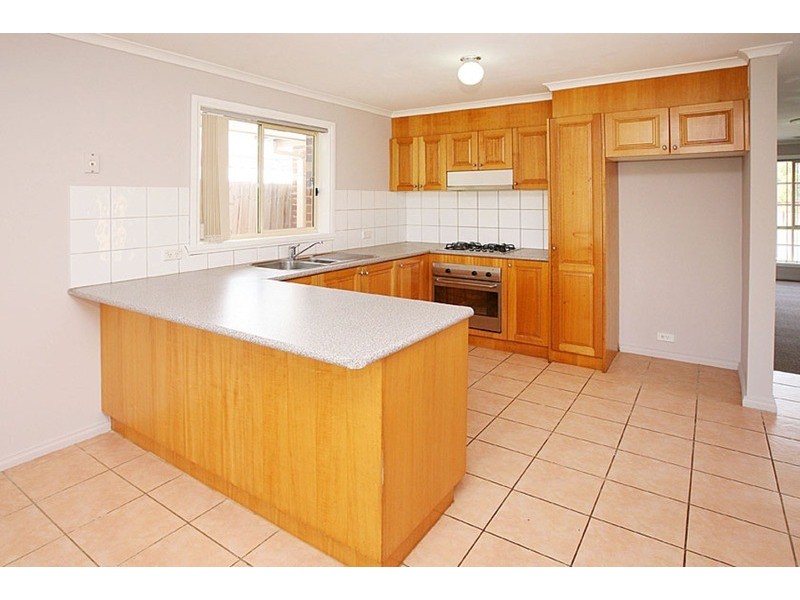 2/45 Oarsome Drive, Delahey VIC 3037
