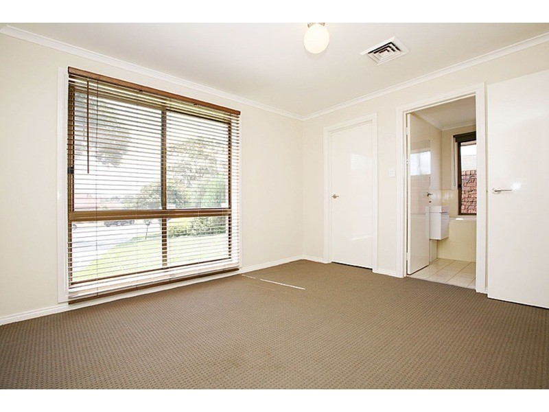 17 Willandra Court, Taylors Lakes VIC 3038