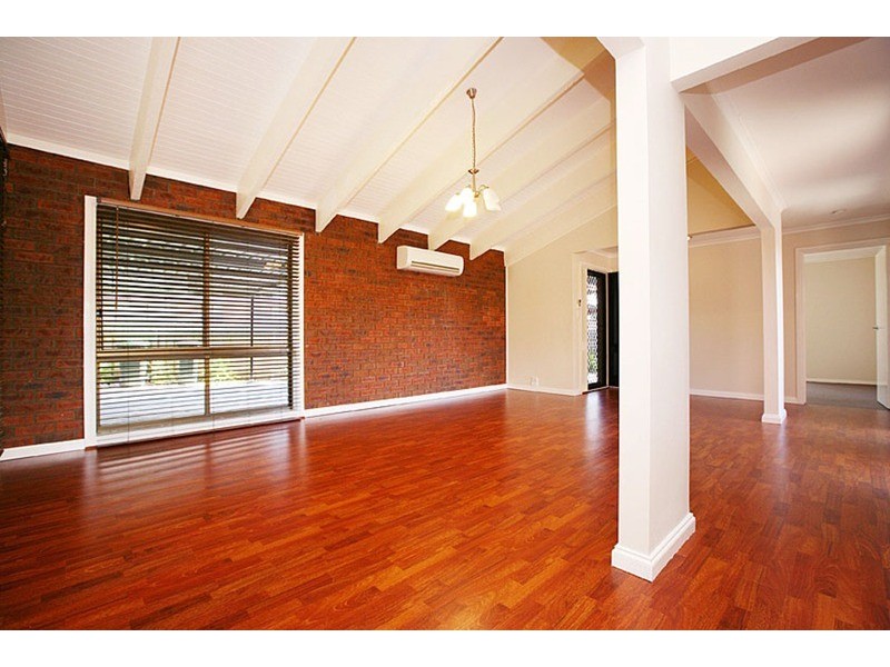 17 Willandra Court, Taylors Lakes VIC 3038