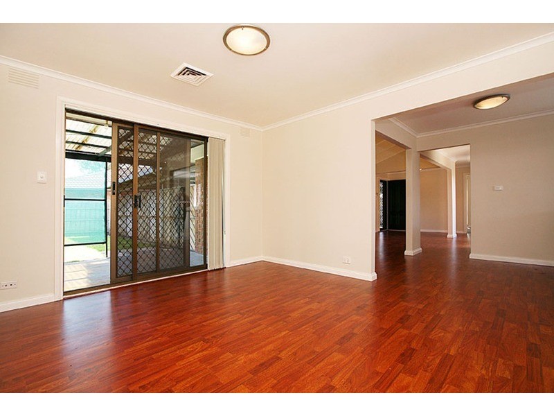 17 Willandra Court, Taylors Lakes VIC 3038