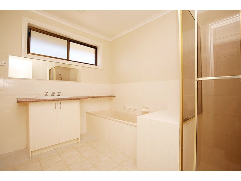 17 Willandra Court, Taylors Lakes VIC 3038
