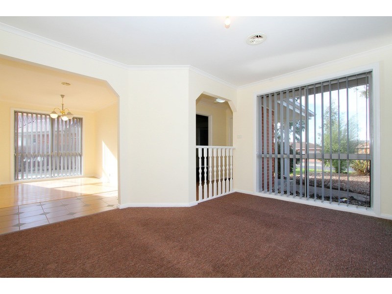 26 Manchester  Drive, Sydenham VIC 3037