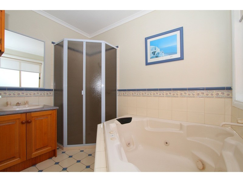 9 Munjong Place, Delahey VIC 3037