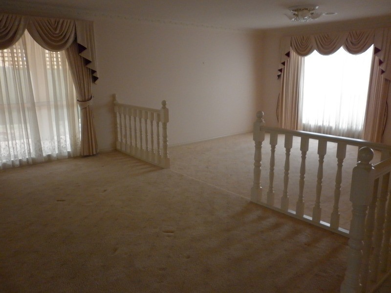 1 Glover Court, Taylors Lakes VIC 3038